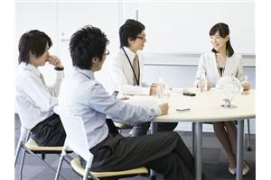 心理学家：职场谎言与压力有关
