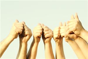 共享“痛苦”可以促进群体内部的凝聚力和向心力