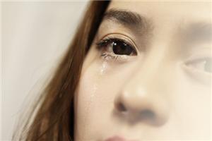 哭泣，眼泪是情绪的母亲
