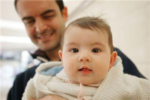 婴儿在母亲眼中看见自己