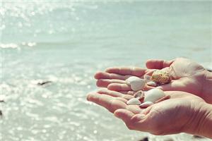 我们要学会看轻自己