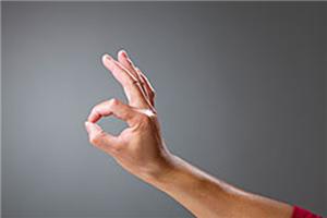 其实身体语言在说谎