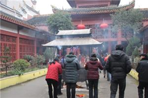中国人拜菩萨