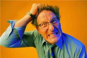 他们的表情暴露了什么？