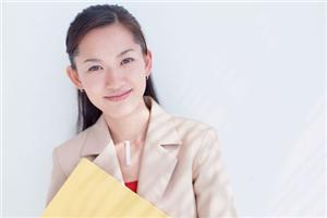 白领丽人如何走出自恋的陷阱