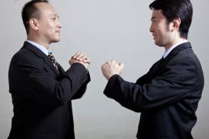 脾气这么大，让他三尺又何妨？